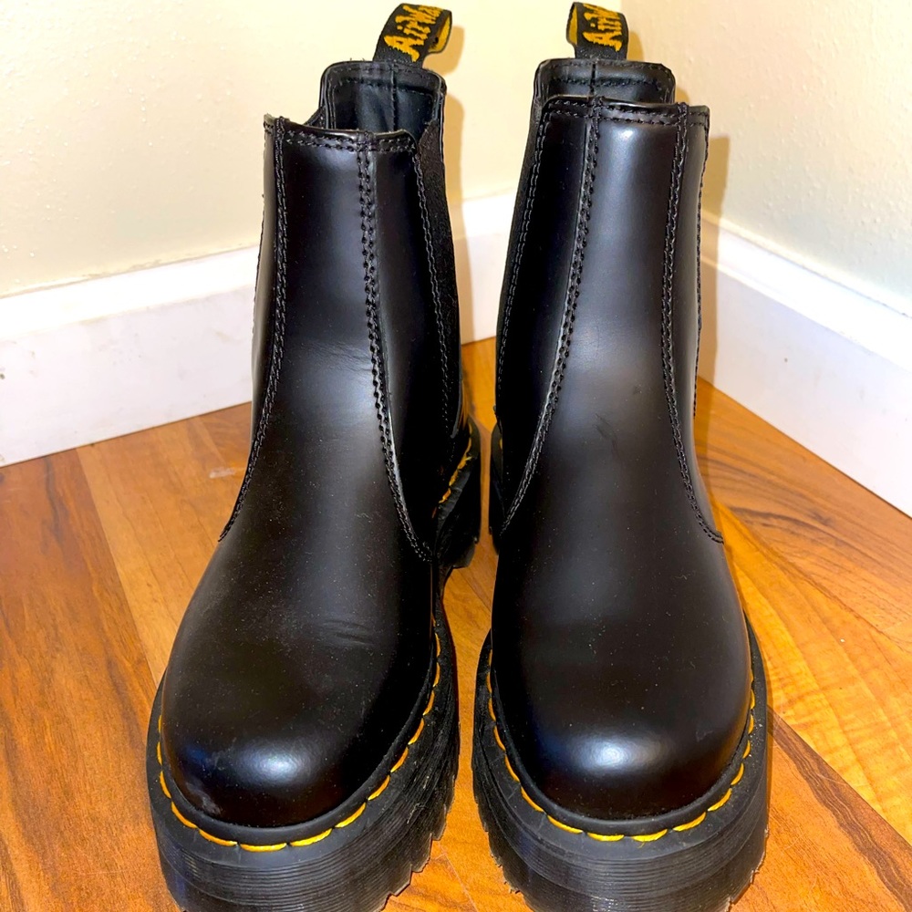 Dr. Martens Chelsea boot